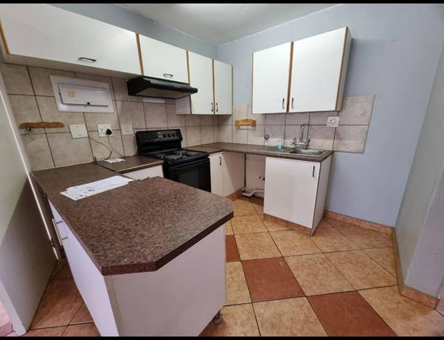 3 BEDROOM TOWNHOUSE FOR SALE IN VERWOERDPARK